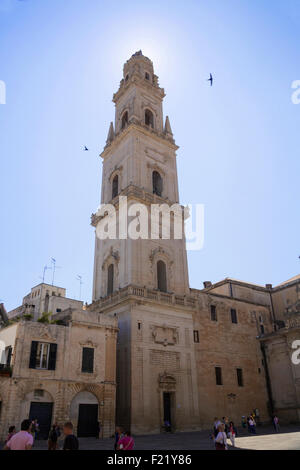 Il campanile della cattedrale della città di Lecce Italia Foto Stock