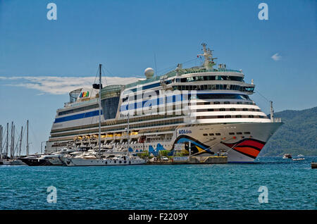 Nave da crociera AIDA Diva sulla banchina del porto di crociera di Marmaris, Turchia. Foto Stock