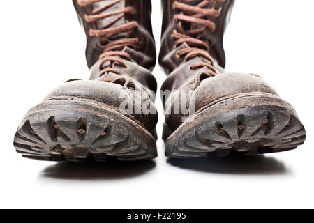 Avvio di combattimento isolato su sfondo bianco Foto Stock