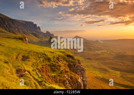 Alba sul Quiraing sull'Isola di Skye in Scozia. Foto Stock