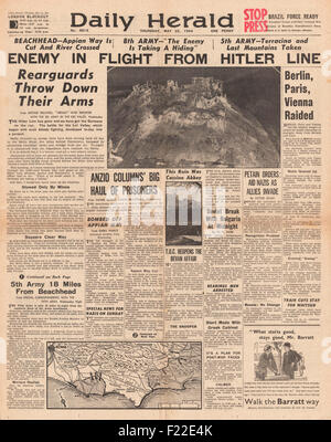 1944 Daily Herald pagina anteriore segnalato le forze tedesche rifugio dal Monte Cassino Foto Stock