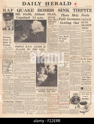 1944 Daily Herald pagina anteriore reporting RAF Lancasters affondare la corazzata tedesca Tirpitz Foto Stock