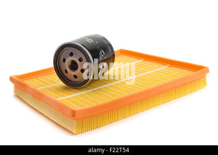 Set di due filtri dell'aria e filtro olio isolati su bianco. Foto Stock
