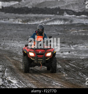Guida fuori strada su un quadbike, Grindavik, Islanda Foto Stock