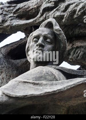 Fryderyk Chopin (Frederic Chopin) un monumento nel Parco Lazienki (parco delle Terme Reali) a Varsavia in Polonia. Foto Stock