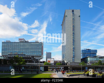 Vista di Piccadilly Gardens, Manchester, guardando verso Piccadilly Plaza. Foto Stock