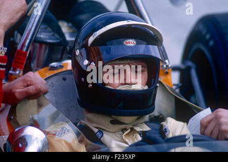 Peter Gethin nella sua McLaren Formula 1 auto da competizione Foto Stock