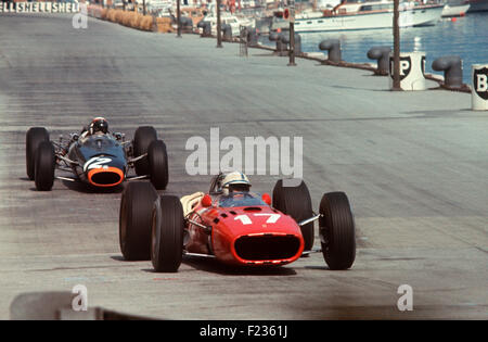 17 Surtees in una Ferrari 312 v12, Stewart BRM P2612.0 litro Tasman, GP di Monaco a Monte Carlo 1966 Foto Stock