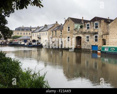 Immagine del Kennet and Avon canal a Bath Foto Stock