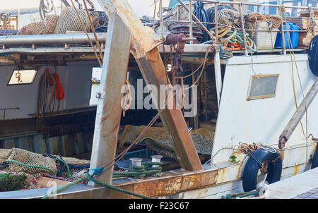 Il vecchio peschereccio e attrezzature nel porto di Chioggia Laguna di Venezia Veneto Italia Europa Foto Stock