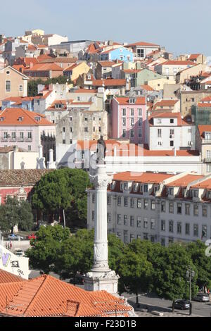 Lisbona, Portogallo - 25 ottobre 2014: vista dalla cima della piazza Rossio a Lisbona, con Pedro IV monumento a colonna Foto Stock