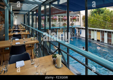 Il lido spa & ristorante, Clifton, Bristol, che include un vittoriana di piscina all'aperto, bar e ristorante. Foto Stock