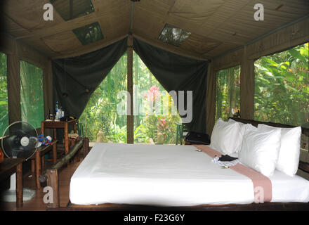 Luxury tented alloggi, Elephant Hills, Khao Sok National Park, Thailandia Foto Stock