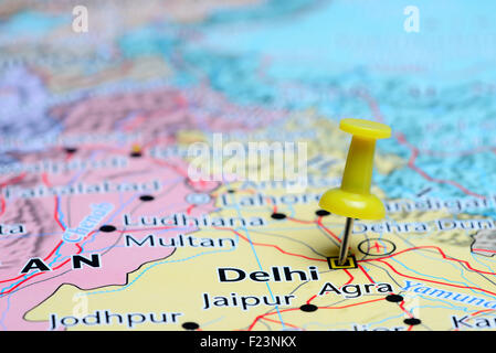 Delhi imperniata su una mappa di Asia Foto Stock