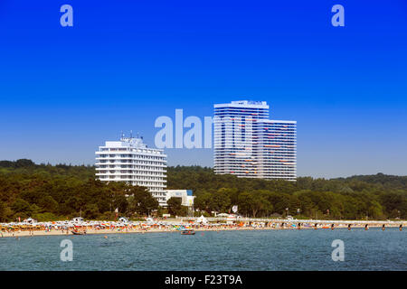 Mar Baltico spiaggia e l'Hotel Maritim, Timmendorfer beach, Schleswig-Holstein, Germania Foto Stock