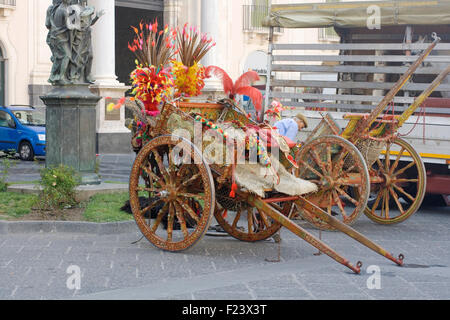 Caratteristica Oxcart siciliano di Catania Foto Stock