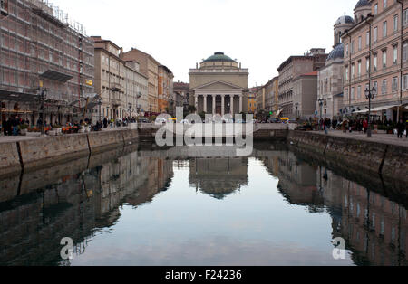 Vista di San Antonio cattedrale, Trieste - Italia Foto Stock