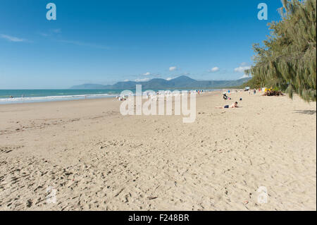 I famosi quattro miglia di spiaggia di Port Douglas, Queensland del Nord, Australia Foto Stock