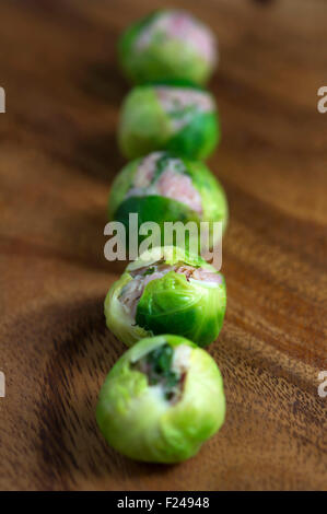 Canapes, piccolo cibo per le dita adatto per le feste. Foto Stock