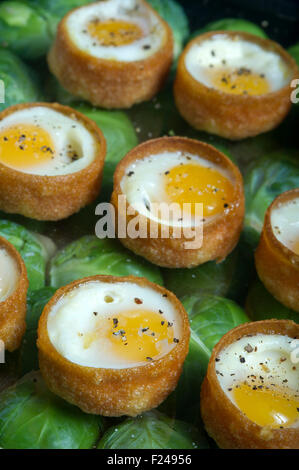 Canapes, piccolo cibo per le dita adatto per le feste. Foto Stock