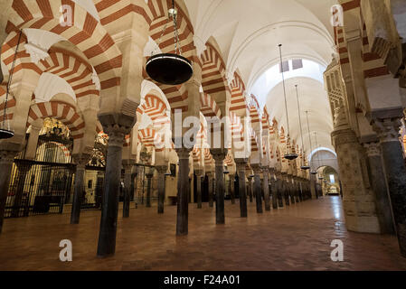 Gli interni della Mezquita di Cordova Foto Stock