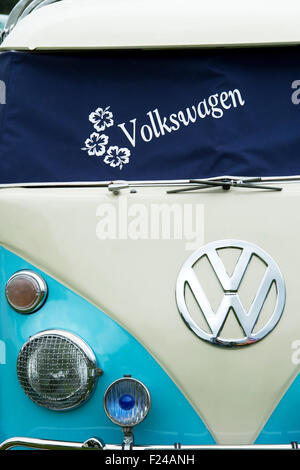 Blu e crema VW Split Screen Volkswagen camper van a VW mostra. Inghilterra Foto Stock