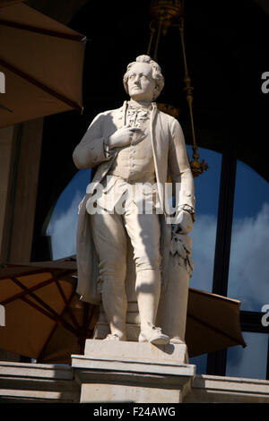 Johann Wolfgang von Goethe-Skulptur, Alte Oper Frankfurt am Main. Foto Stock