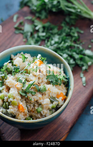 Granotto upma. Indiano meridionale prima colazione Foto Stock