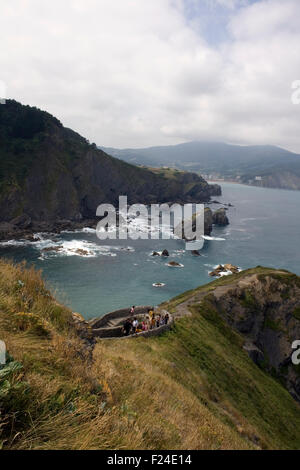 Vista del San Juan de Gaztelugatxe mare nel paese basco Foto Stock