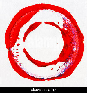 Rosso vibrante vernice acrilica sul cerchio nella trama della carta Foto Stock