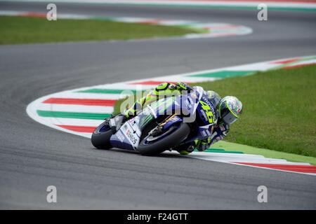 Sul circuito del Mugello, Italia Il 30 maggio 2015. Valentino Rossi Movistar pilota Yamaha durante le qualifiche per il Gran Premio d'Italia a Foto Stock