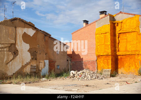 Casa di demolizione in un sito in costruzione Foto Stock