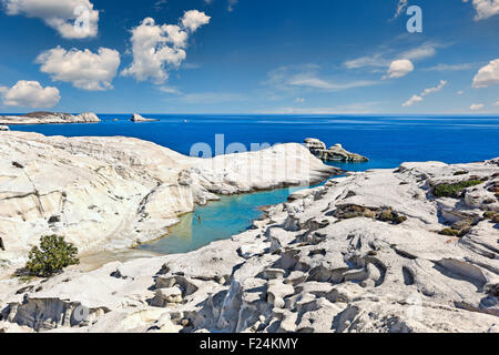 Il famoso Sarakiniko a Milos, Grecia Foto Stock