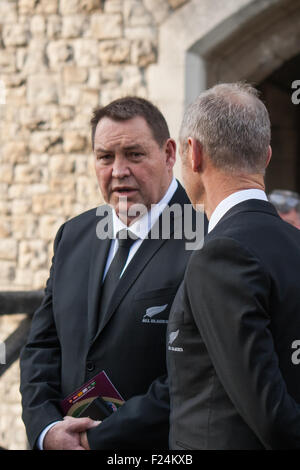 Londra, Regno Unito. 11 settembre 2015. Nuova Zelanda allenatore Steve Hansen nella Torre di Londra dopo la cerimonia di benvenuto per il team per il 2015 Coppa del Mondo di Rugby. 20 squadre da tutto il mondo saranno in competizione per conquistare la Webb Ellis Cup e dichiarato RWC 2015 vincitori. Nuova Zelanda sono gli attuali detentori del titolo, vincendo il trofeo nel 2011. Credito: Elsie Kibue / Alamy Live News Foto Stock