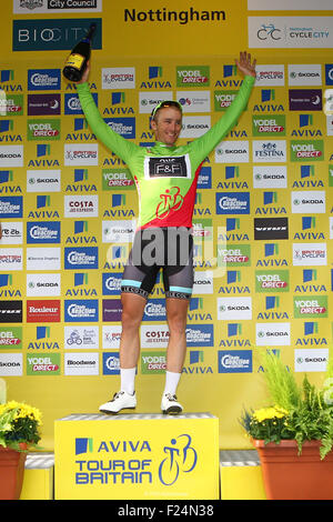 Stoke, UK. Undicesimo Sep, 2015. Tour della Gran Bretagna Fase sei. Stoke a Nottingham. Peter Williams di uno Pro Cycling riceve i velocisti Jersey. © Azione Sport Plus/Alamy Live News Foto Stock