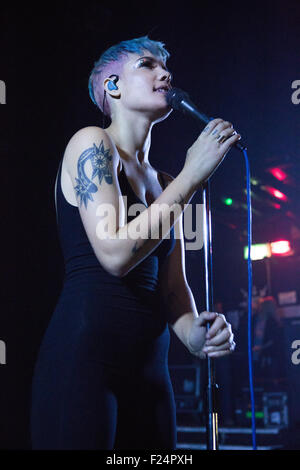 KOKO, Camden, London, Regno Unito 11 Settembre 2015 Ashley Nicolette Frangipane noto anche come Halsey esibirsi sul palco a KOKO, Londra Ashley Nicolette Frangipane aka Halsey Halsey sul suo tour del Regno Unito Credito: Richard Soans/Alamy Live News Foto Stock