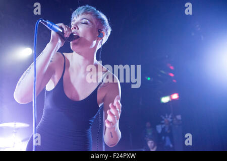 KOKO, Camden, London, Regno Unito 11 Settembre 2015 Ashley Nicolette Frangipane noto anche come Halsey esibirsi sul palco a KOKO, Londra Ashley Nicolette Frangipane aka Halsey Halsey sul suo tour del Regno Unito Credito: Richard Soans/Alamy Live News Foto Stock