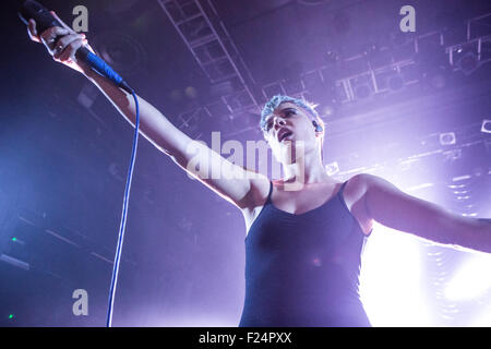 KOKO, Camden, London, Regno Unito 11 Settembre 2015 Ashley Nicolette Frangipane noto anche come Halsey esibirsi sul palco a KOKO, Londra Ashley Nicolette Frangipane aka Halsey Halsey sul suo tour del Regno Unito Credito: Richard Soans/Alamy Live News Foto Stock