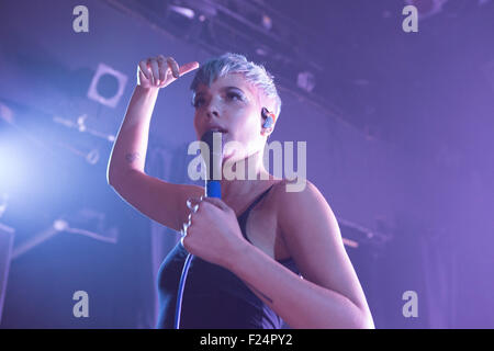 KOKO, Camden, London, Regno Unito 11 Settembre 2015 Ashley Nicolette Frangipane noto anche come Halsey esibirsi sul palco a KOKO, Londra Ashley Nicolette Frangipane aka Halsey Halsey sul suo tour del Regno Unito Credito: Richard Soans/Alamy Live News Foto Stock