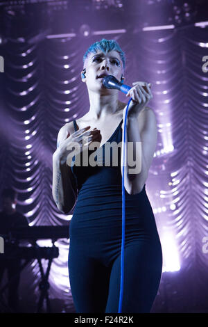 KOKO, Camden, London, Regno Unito 11 Settembre 2015 Ashley Nicolette Frangipane noto anche come Halsey esibirsi sul palco a KOKO, Londra Ashley Nicolette Frangipane aka Halsey Halsey sul suo tour del Regno Unito Credito: Richard Soans/Alamy Live News Foto Stock