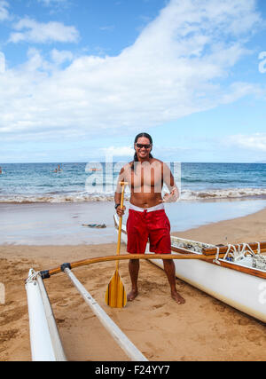 Canoa Outrigger tour guide at Wailea Beach Foto Stock