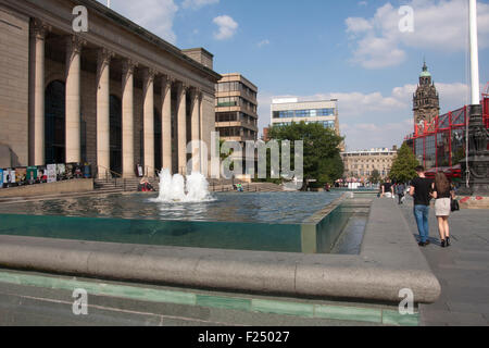 Sheffield Fargate, il Municipio imbonitori Piscina e fontana, South Yorkshire, Inghilterra Foto Stock