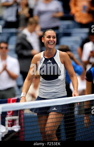 Flushing Meadows, New York, Regno Unito. Undicesimo Sep, 2015. Flavia Penetta dell'Italia dopo la sconfitta di Simona Halep della Romania nella loro semifinale partita presso l'U.S. Aperto in Flushing Meadows, New York nel pomeriggio di settembre 11th, 2015. Penetta ha vinto la partita 6-1, 6-3. Credito: Adam Stoltman/Alamy Live News Foto Stock