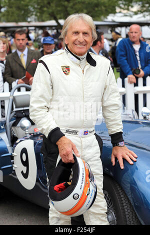 Chichester, West Sussex, Regno Unito. Undicesimo Sep, 2015. Derek Bell raffigurato all'Goodwood, Chichester, West Sussex oggi. Il Goodwood è una tre-giorni motoristica festival che si tiene ogni settembre a Goodwood Motor circuito per le corse su strada di auto e moto che avrebbe gareggiato durante il circuito originale del periodo 1948-1966. Credito: Oliver Dixon/Alamy Live News Foto Stock