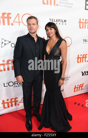 Toronto, Ontario, Canada. Undicesimo Sep, 2015. Attore Matt Damon e la moglie LUCIANA BARROSO assistere "l' Marziano premiere durante il 2015 Toronto International Film Festival. Credito: Igor Vidyashev/ZUMA filo/Alamy Live News Foto Stock