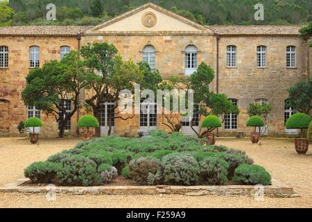 Francia, Aude, Narbonne, Sainte Marie de Fontfroide abbazia cistercense, il cortile interno chiamato anche Luigi XIV cortile Foto Stock