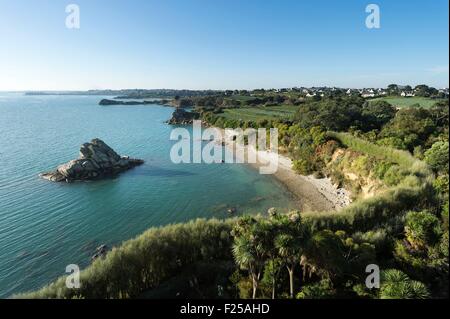 Francia, Finisterre, Roscoff, Morlaix bay view dalla roccia hut Spy per esotici e giardino botanico Foto Stock