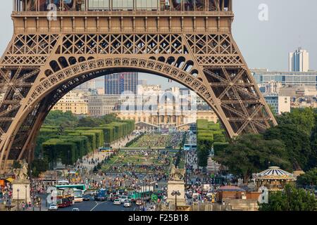 Francia, Parigi, la Torre Eiffel e il Mars Champs Foto Stock