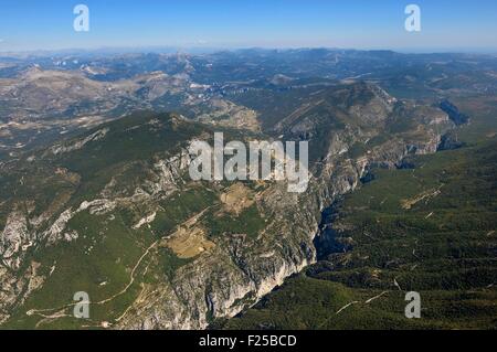 Francia, Francia, Var sulla riva sinistra e Alpes de Haute Provence sulla riva destra, Parc Naturel Regional du Verdon verso La Palud-sur-Verdon, il Verdon Gorge Grand Canyon (vista aerea) Foto Stock