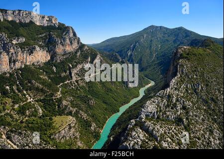 Francia, Francia, Var sulla riva sinistra e Alpes de Haute Provence sulla riva destra, Parc Naturel Regional du Verdon, il Verdon Gorge Grand Canyon tra Le Galetas e il Cirque de Vaumale in background (vista aerea) Foto Stock